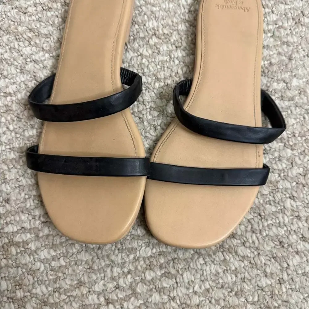 Abercrombie and Fitch Slides sandals tan black size 9/10